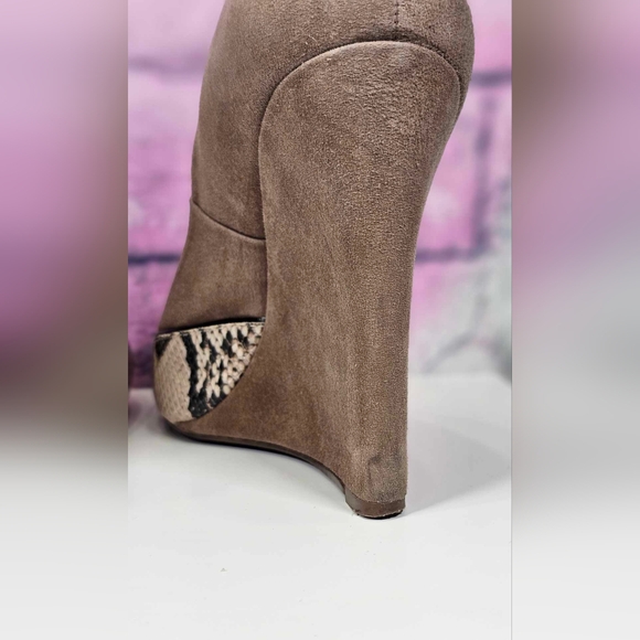 Tory Burch Sandra Suede Snake Print Accent Size 9.5 - Picture 5 of 6